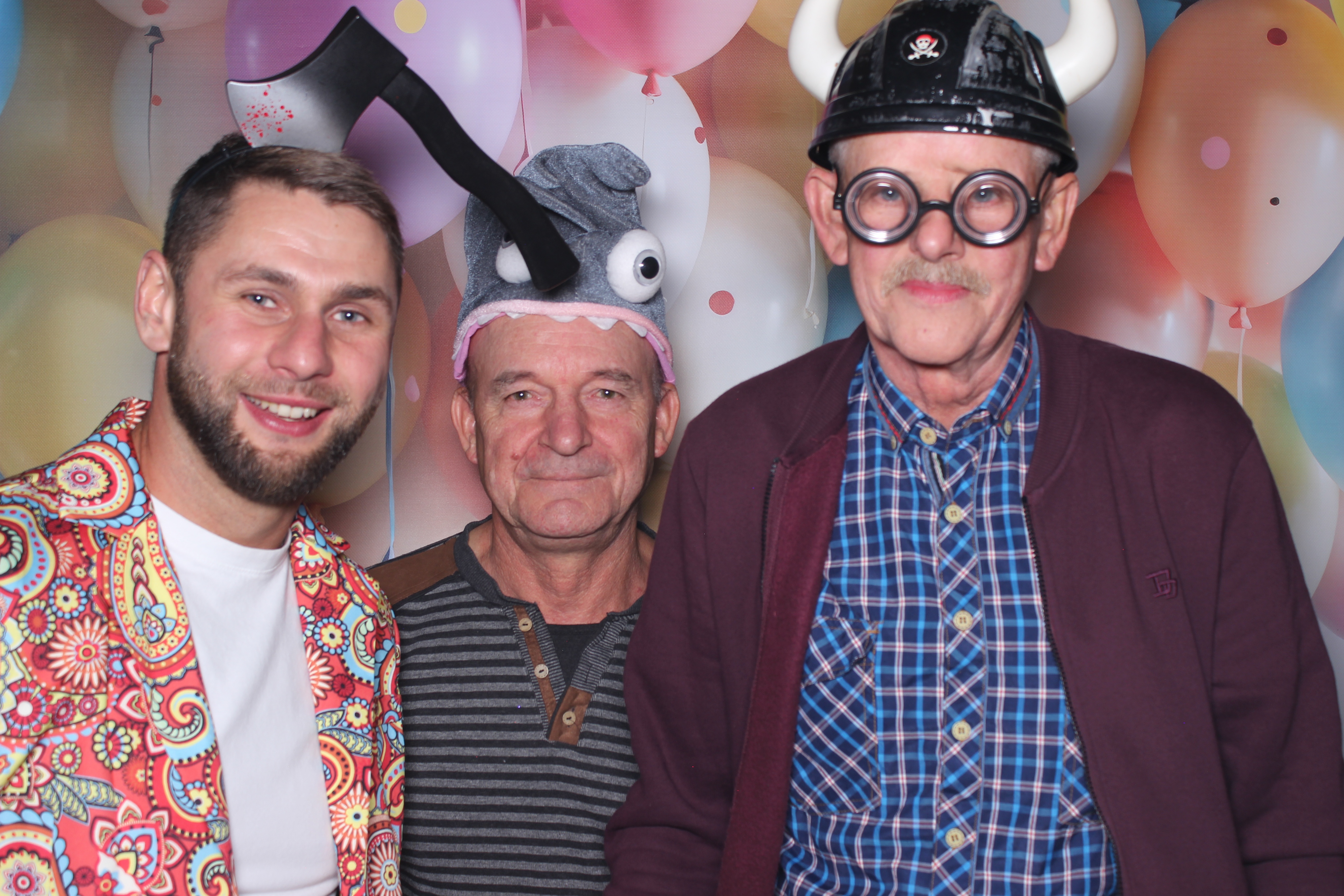 Fotobudka klasyczna – Impreza firmowa ExPro w stylu lat 90. w Wałdowie – Fotobudka i atrakcje eventowe