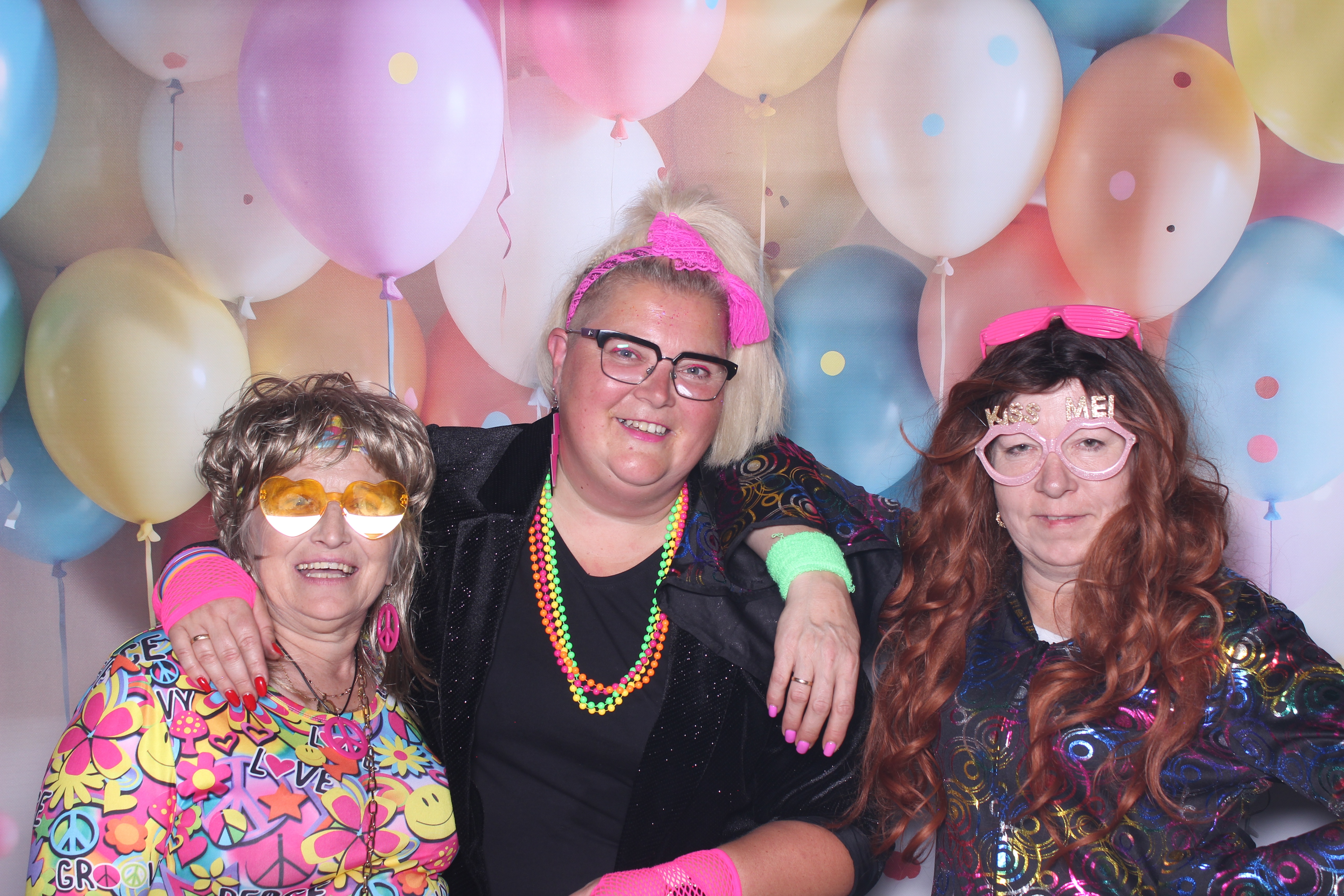 Fotobudka klasyczna – Impreza firmowa ExPro w stylu lat 90. w Wałdowie – Fotobudka i atrakcje eventowe
