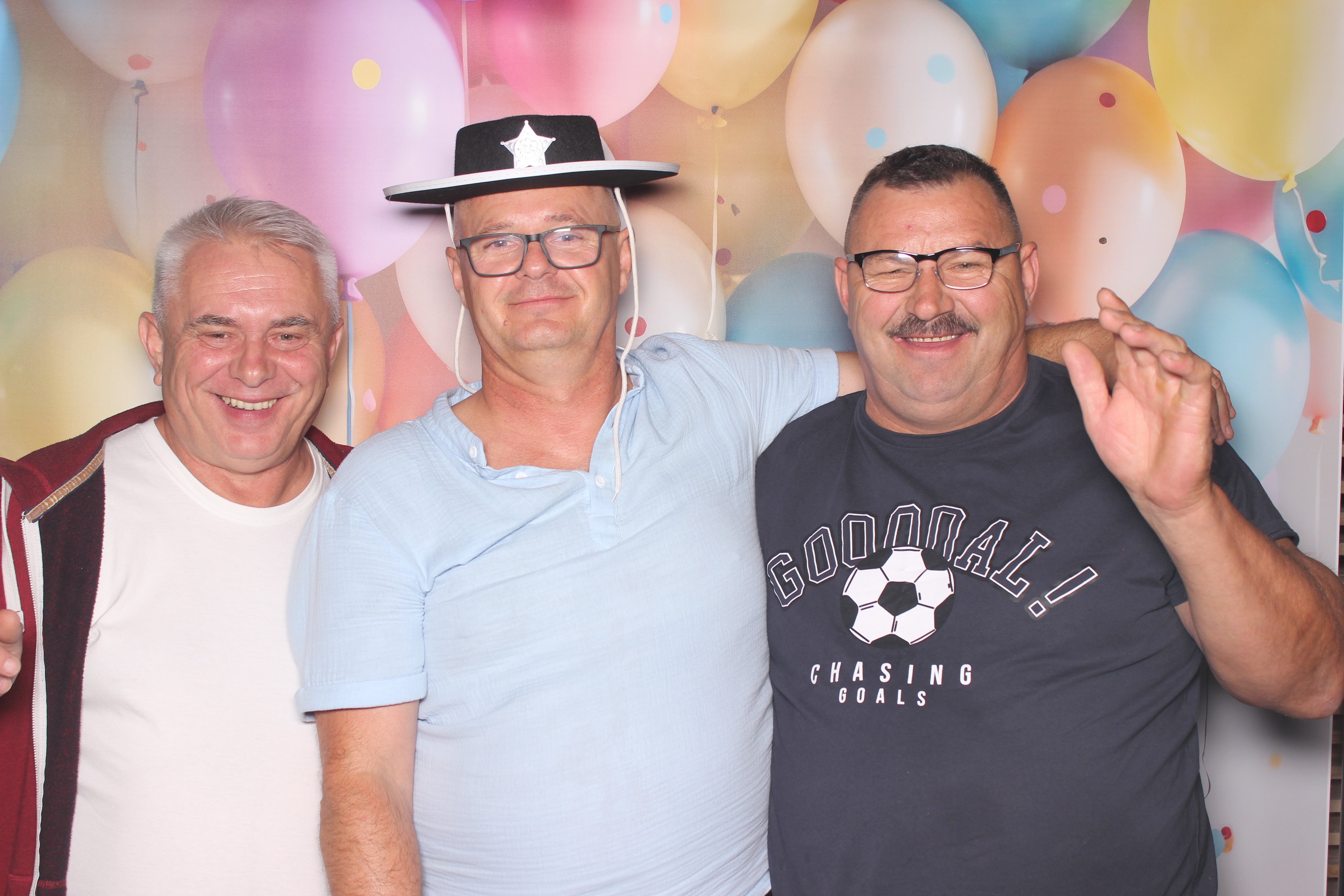 Fotobudka klasyczna – Impreza firmowa ExPro w stylu lat 90. w Wałdowie – Fotobudka i atrakcje eventowe