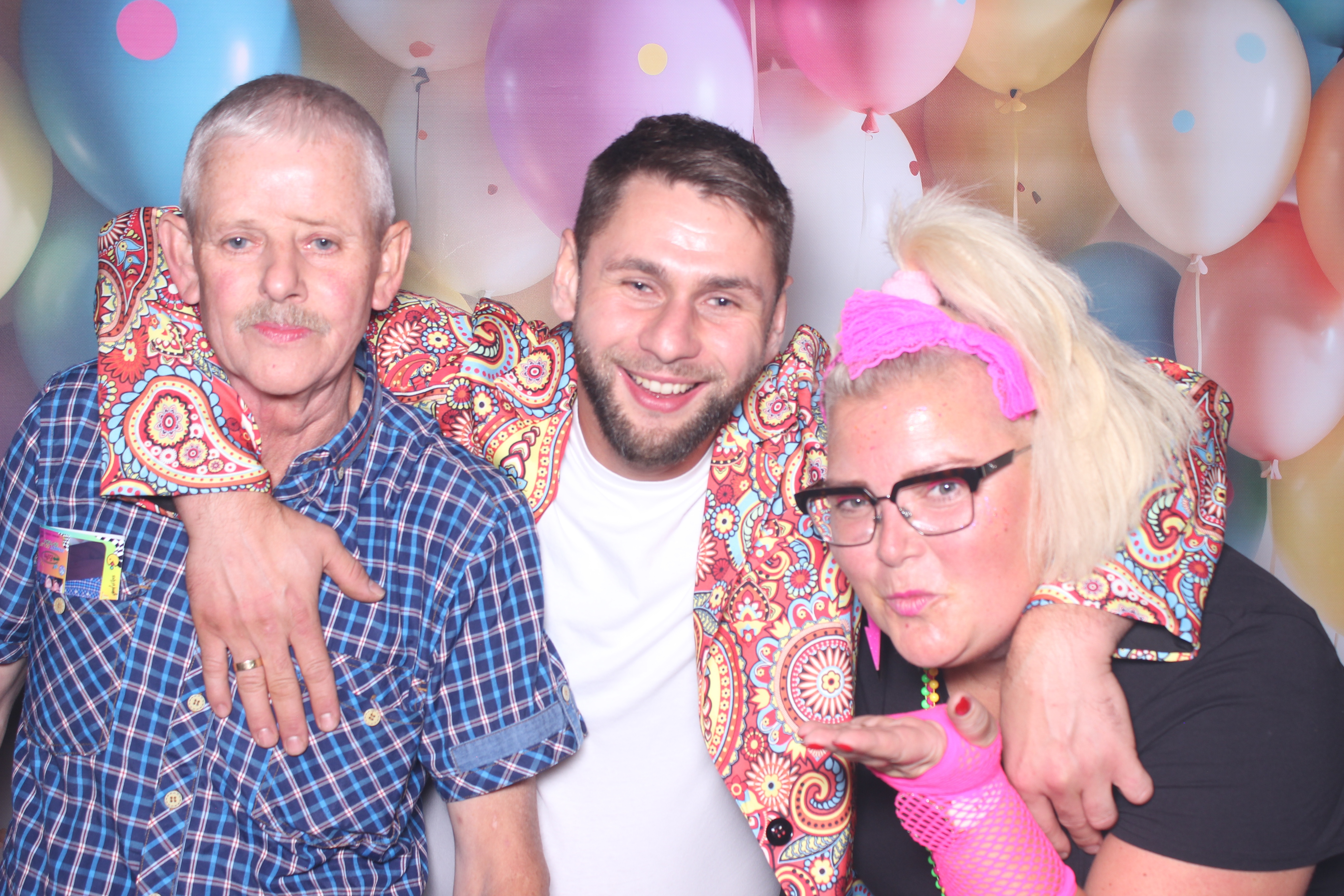 Fotobudka klasyczna – Impreza firmowa ExPro w stylu lat 90. w Wałdowie – Fotobudka i atrakcje eventowe