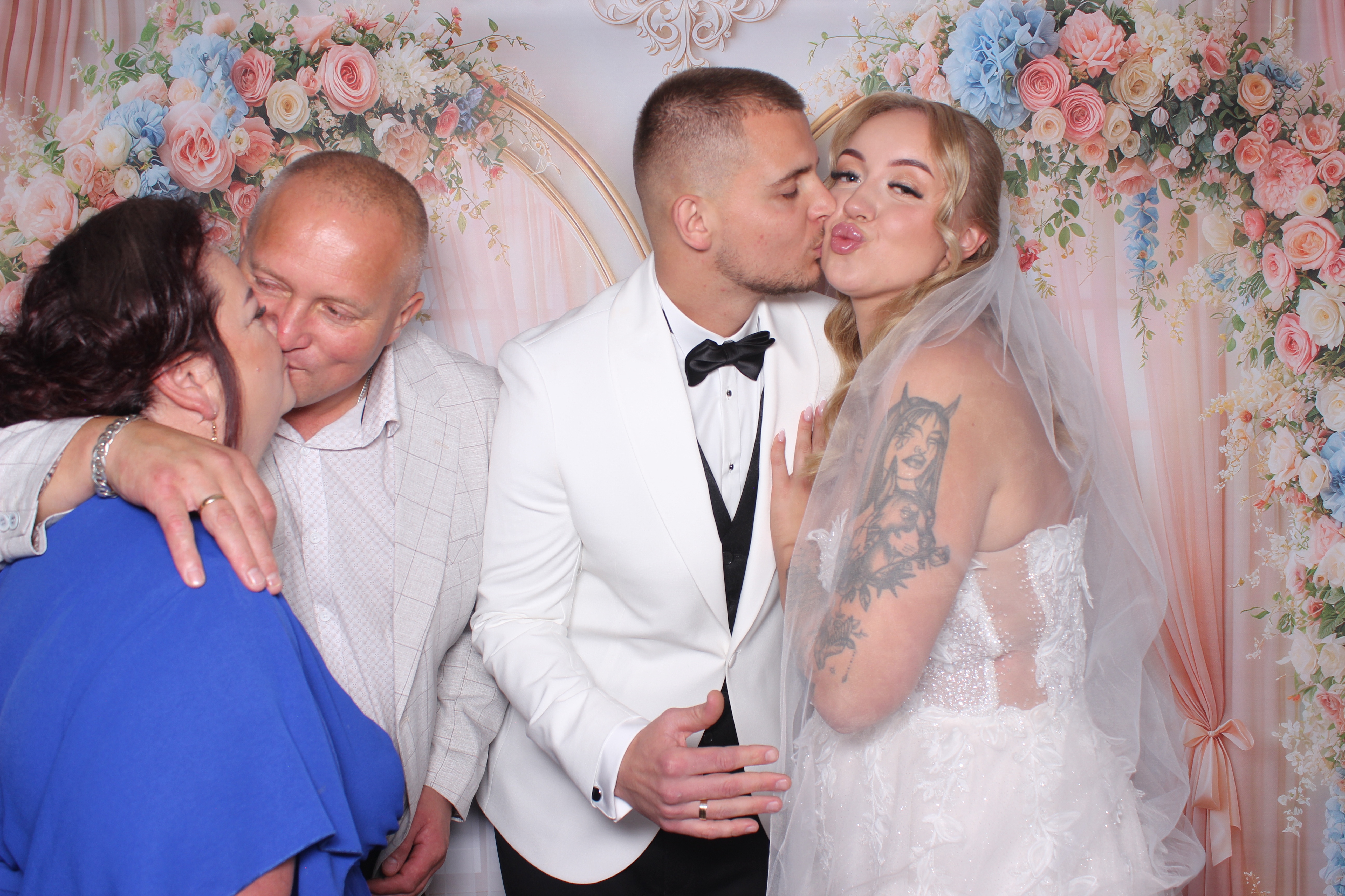 Fotobudka klasyczna – Wesele Darii i Grzegorza w Starej Kaszarni w Człuchowie